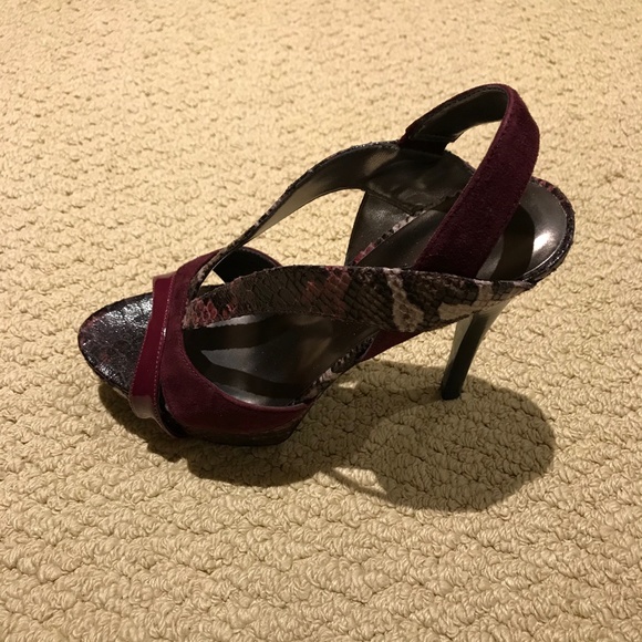 Guess Heels - Picture 2 of 7